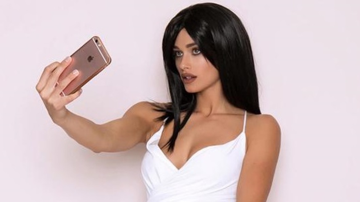 Pregnant Kylie Jenner halloween costume is shocking (photos)
